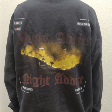 Schwarzer Sweatshirt "Night addict" mit Kapuze