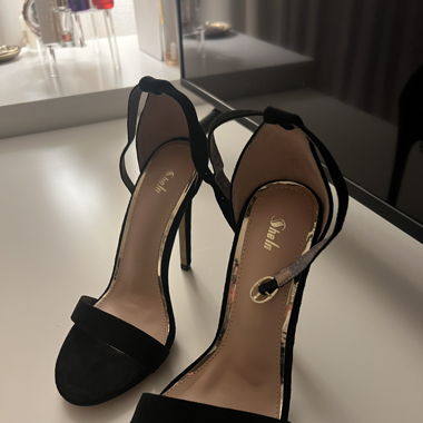 Offene hohe Schuhe