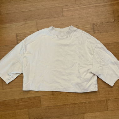 Weisses cropped T-Shirt