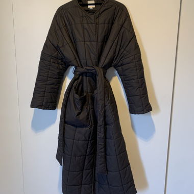 Manteau noir matelassé