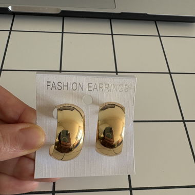 Elegant and trendy gold hoop earrings