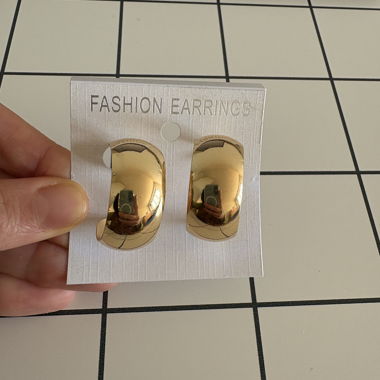 Elegant and trendy gold hoop earrings