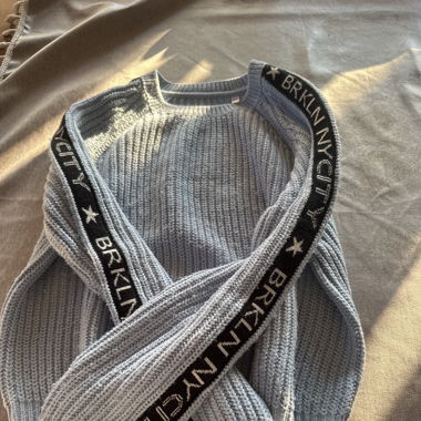 Maglione di maglia blu