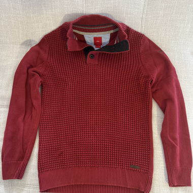 Roter Strickpullover