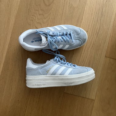 Adidas Plateausneaker hellblau