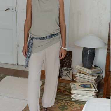 Pantaloni grigio chiaro/beige stile Paloma Wool