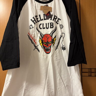 Stranger Things Raglan Shirt XL