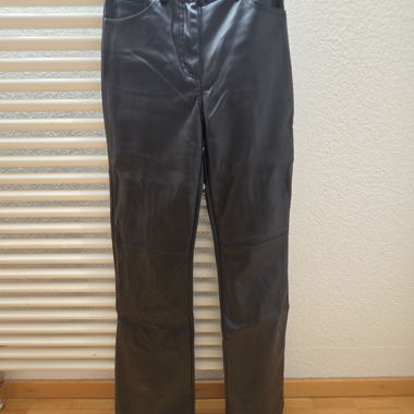 Pantaloni neri effetto pelle