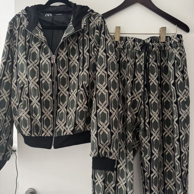 ZARA Trainingsanzug Set (Bomber und Jogger) neu