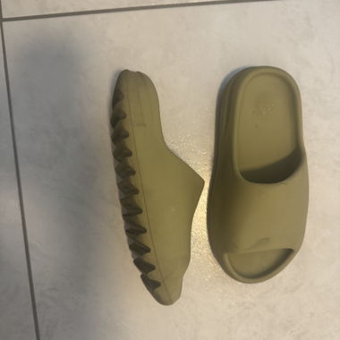 Adidas Yeezy Slides
