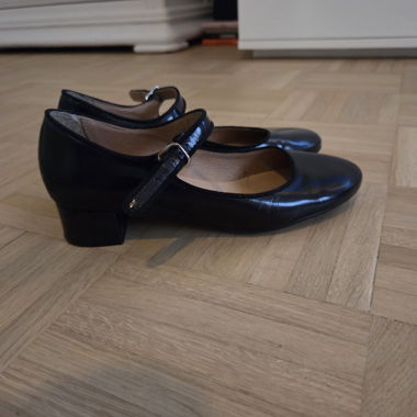 Escarpins noirs à bride taille 36