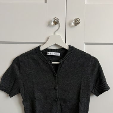 NEW - ZARA - cute knit Top