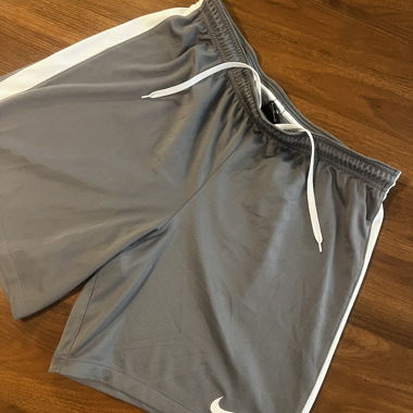Short Nike Dri-FIT gris