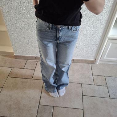 Loose light blue jeans