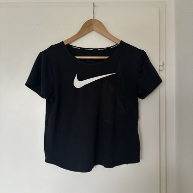 schwarzes Nike T-Shirt Running