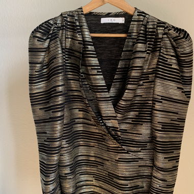IRO-Top mit Textur in Schwarz und Silber