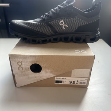 On Cloud 6 Versa Sneakers