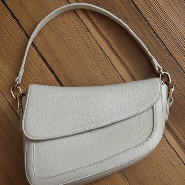 Kleine Umhängetasche in Creme