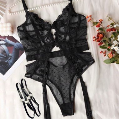 Body noir en dentelle