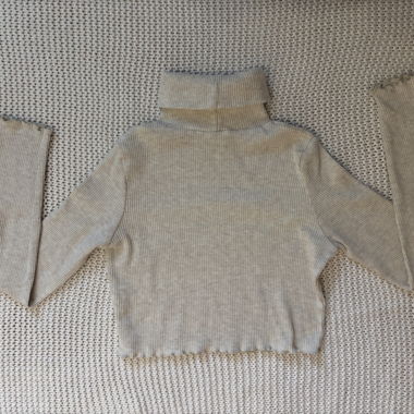 Turtleneck crop top beige
