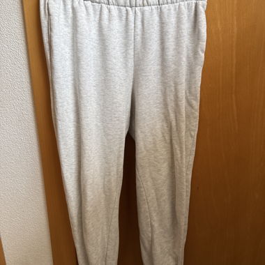 Grauer H&M Trainingsanzug