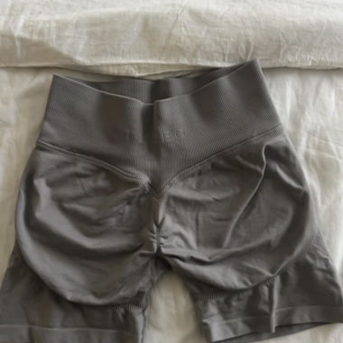Femme Teveo grey shorts