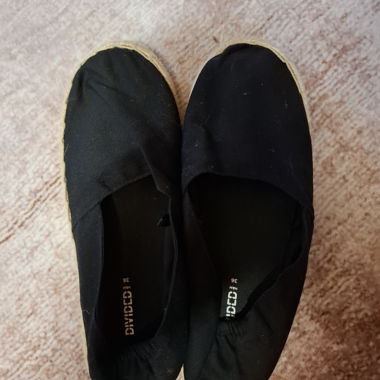 Schwarze Espadrilles