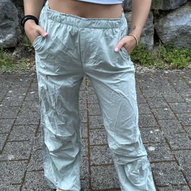 Lightweight Wide-Fit Fabric Pants