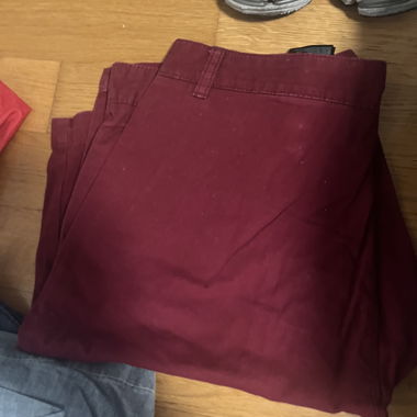 Bordeauxfarbene Shorts