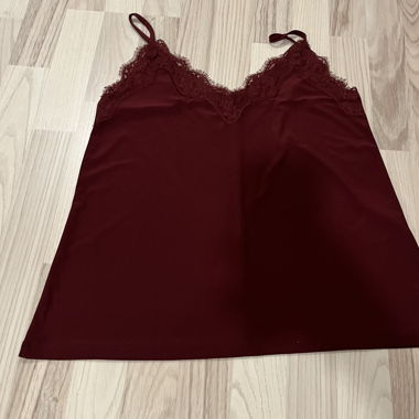 Dunkelrotes Lace Top