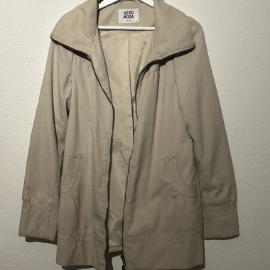 Giacca beige per la mezza stagione