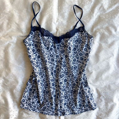 Strick-Cami-Top mit Blumenmuster und floraler Spitzenborte