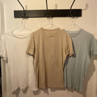 Set da 3 T-shirt basic in beige, bianco, azzurro