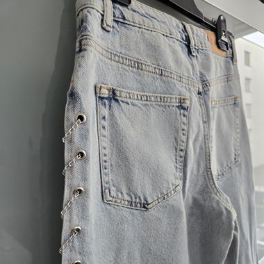 NA-KD Jeans mit Details 