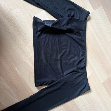 Top nero a spalle scoperte manica lunga