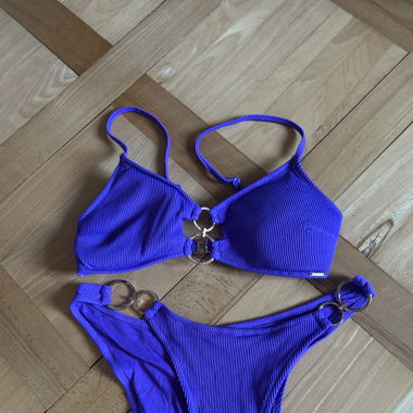 Lila Bikiniset