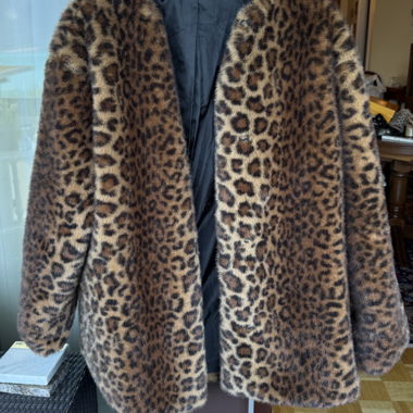 Cappotto in finta pelliccia leopardata