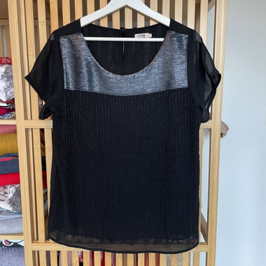 Très joli haut à sequins