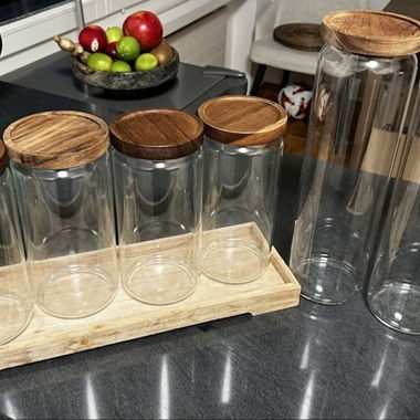 Bocaux en verre de conservation avec couvercles en bois