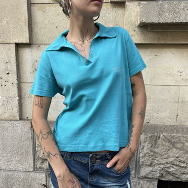 Türkisfarbenes Vintage-Poloshirt mit Schmuckstein-Details