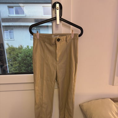 Pantalon faux cuir beige Pull&Bear
