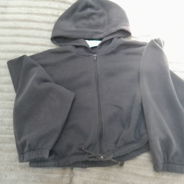 Felpa corta marrone con zip