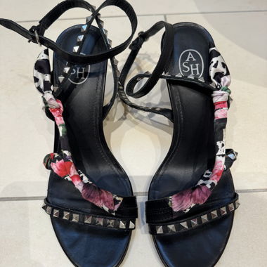 ASH Schwarze Sandalen mit Absatz