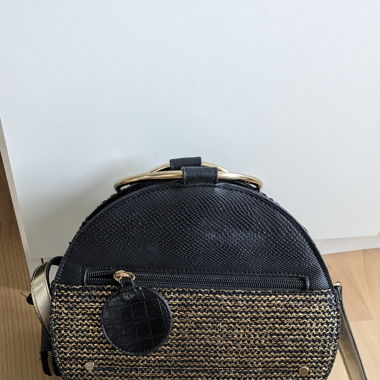 Goldene schwarze Tasche