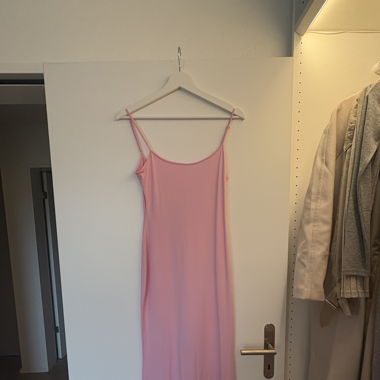 Rosa Kleid Bershka 