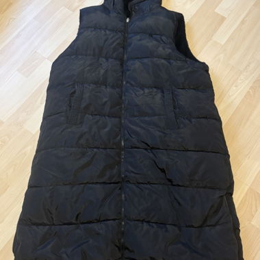 Gilet Imbottito Nero Lungo con Cappuccio