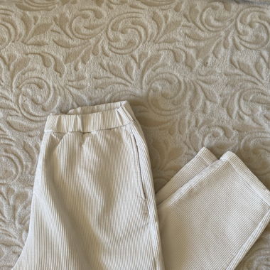 Weisse Cordhose