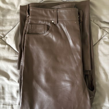 Braune Hose mit Lederoptik