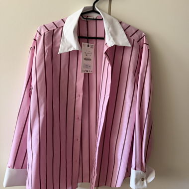Chemise rayée rose de Zara