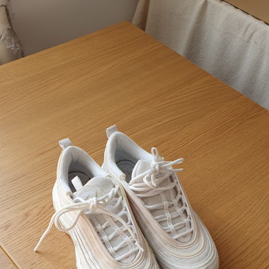 Weisse Nike Schuhe Grösse 38.5